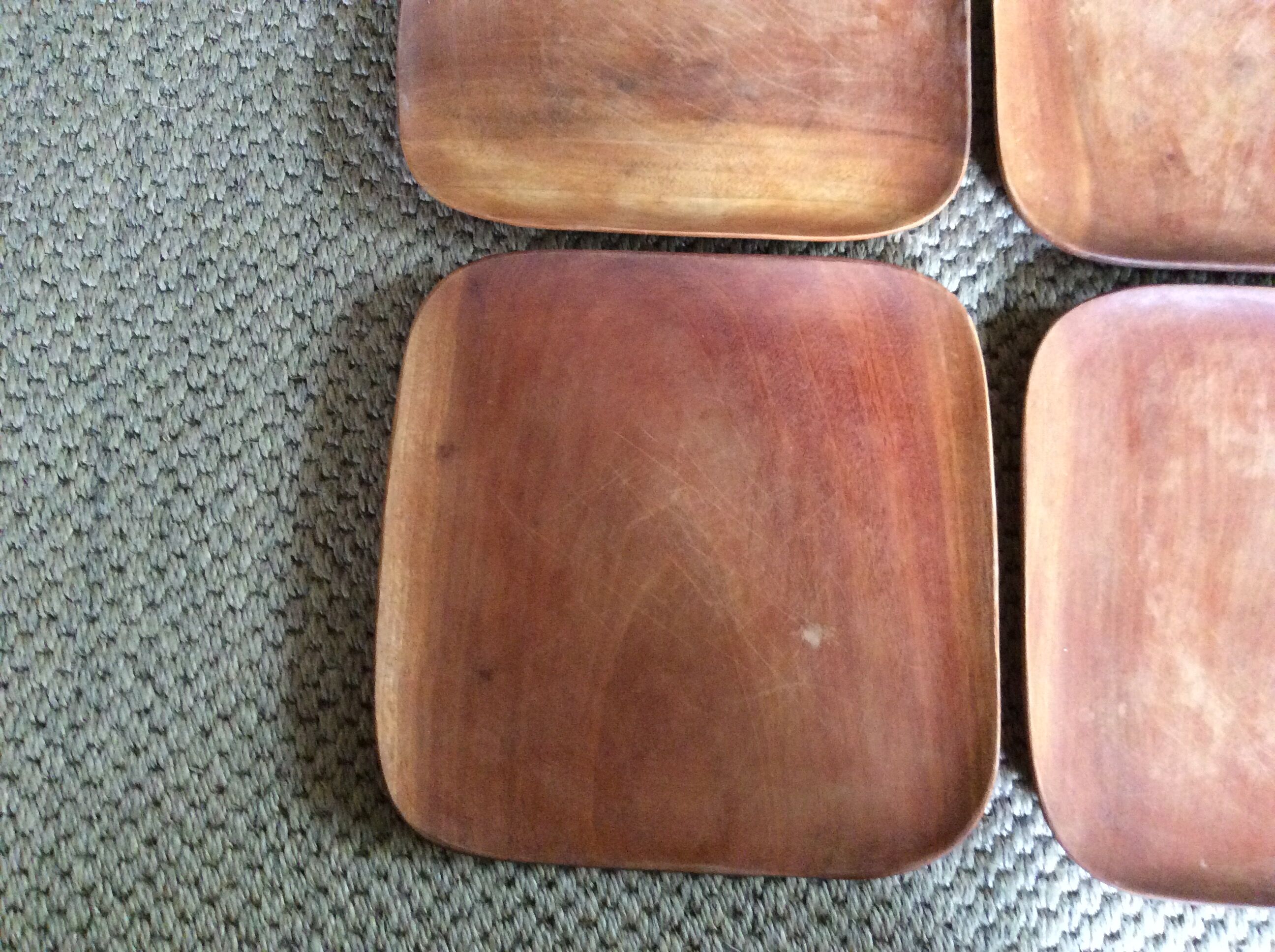 Set of 8 wooden plates