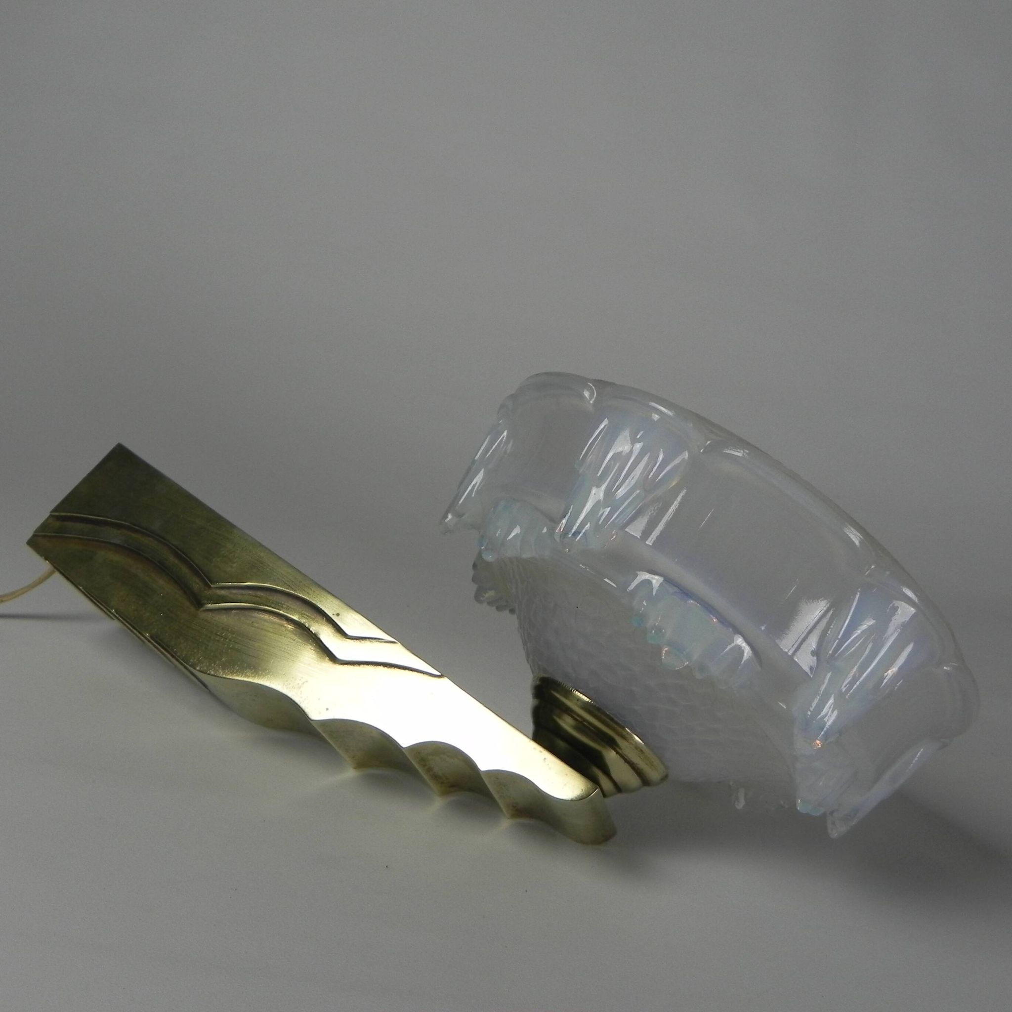 Applique Art Déco en verre opalescent, années 30