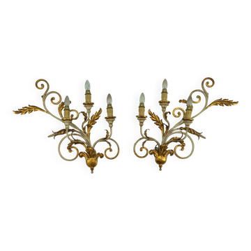 Pair of large floral wall lamps in gilded and lacquered metal. Italy 1960s