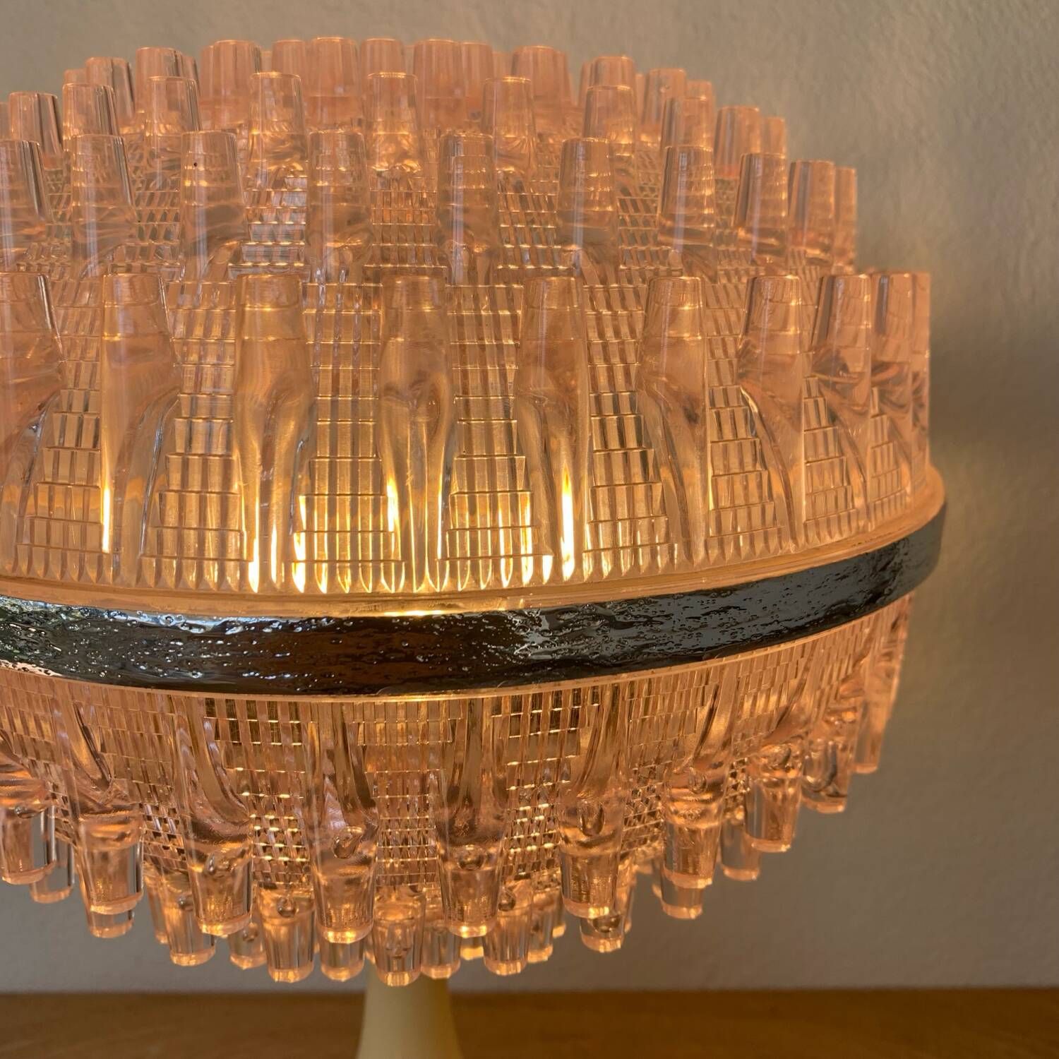 ▪️50s Pop and Modern Plastic Lamp Pink Globe and Cream Base Brand ME