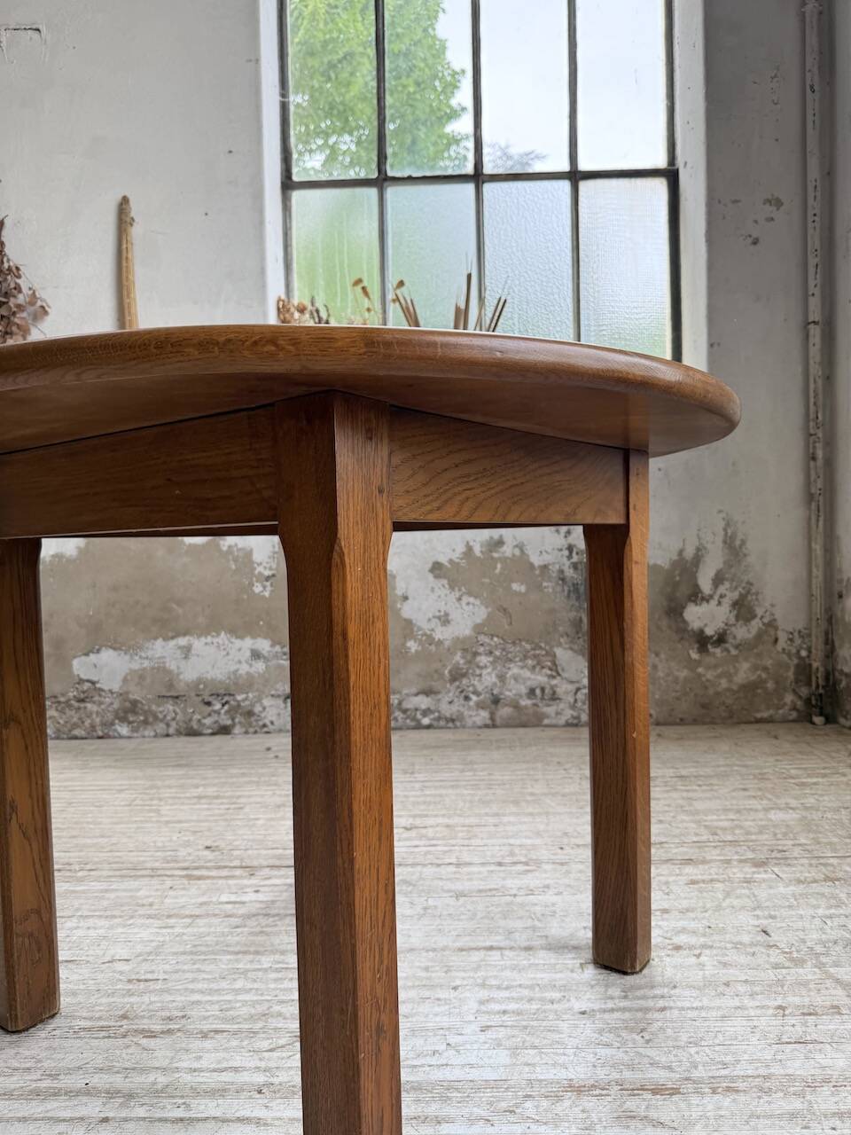 Round oak table 1950