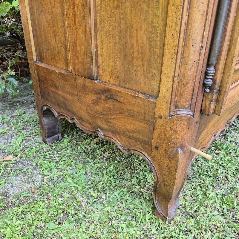 Louis XV wardrobe in blonde walnut from the 19th century, antique.