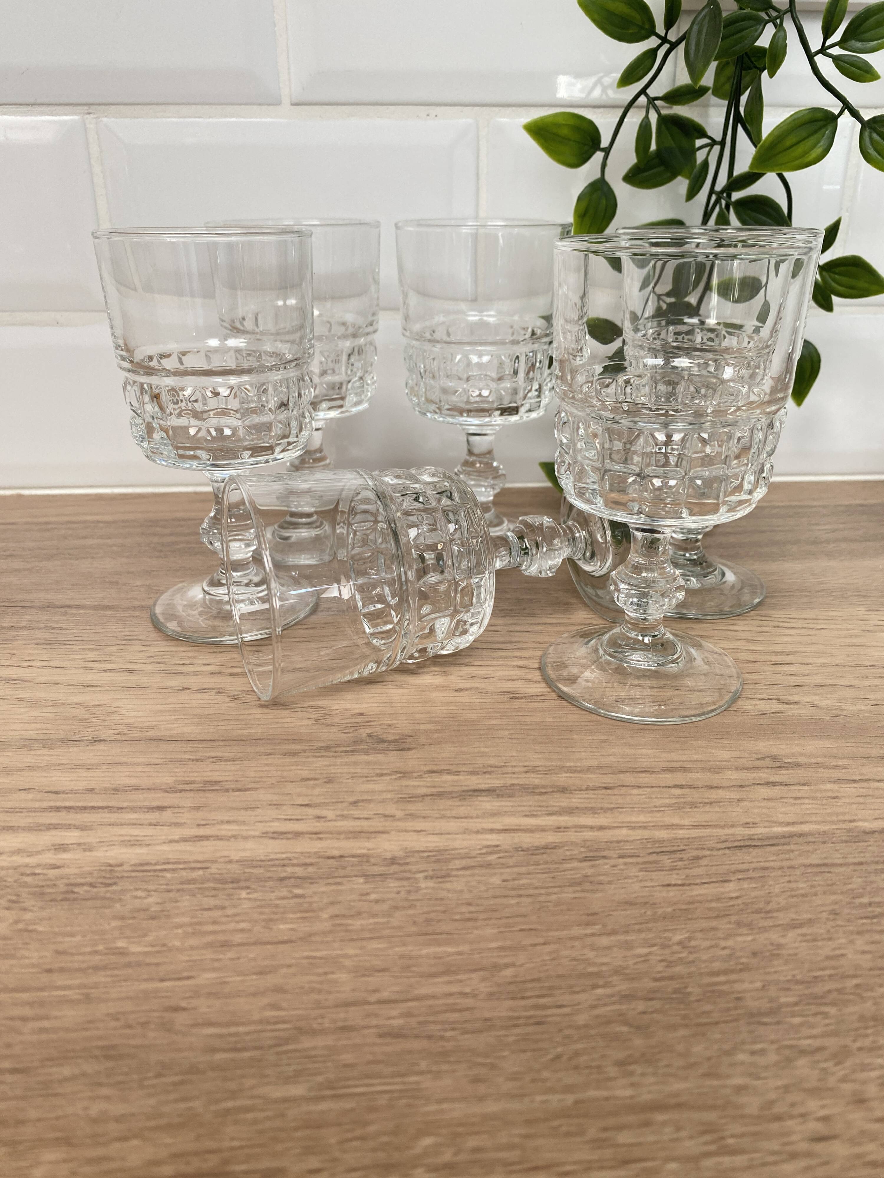 Set of 6 Luminarc Quadrille white wine glasses