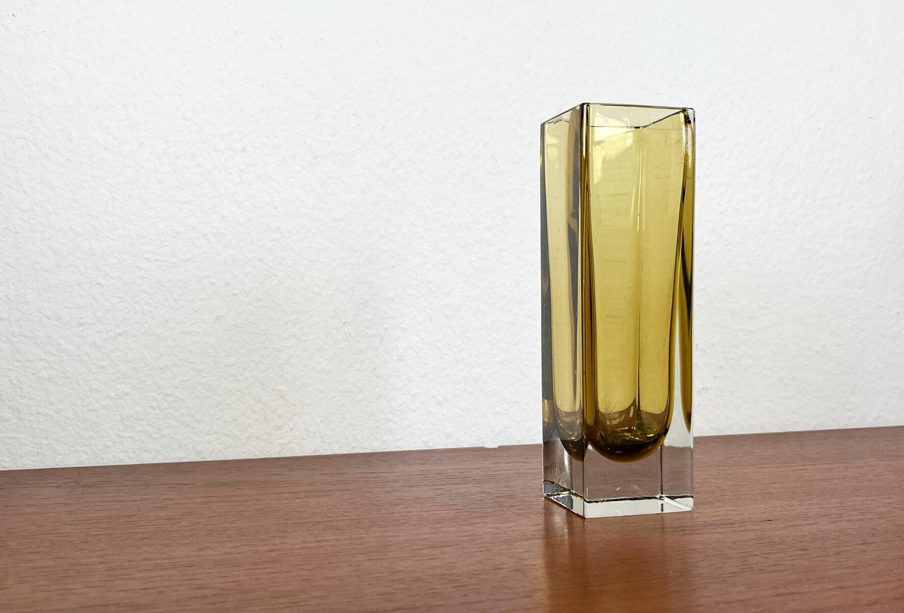 Minimalist Sommerso glass vase model Kf 296 from the mid-century by Kaj Franck for Nuutajärvi Notsjö, Finland, 1965.