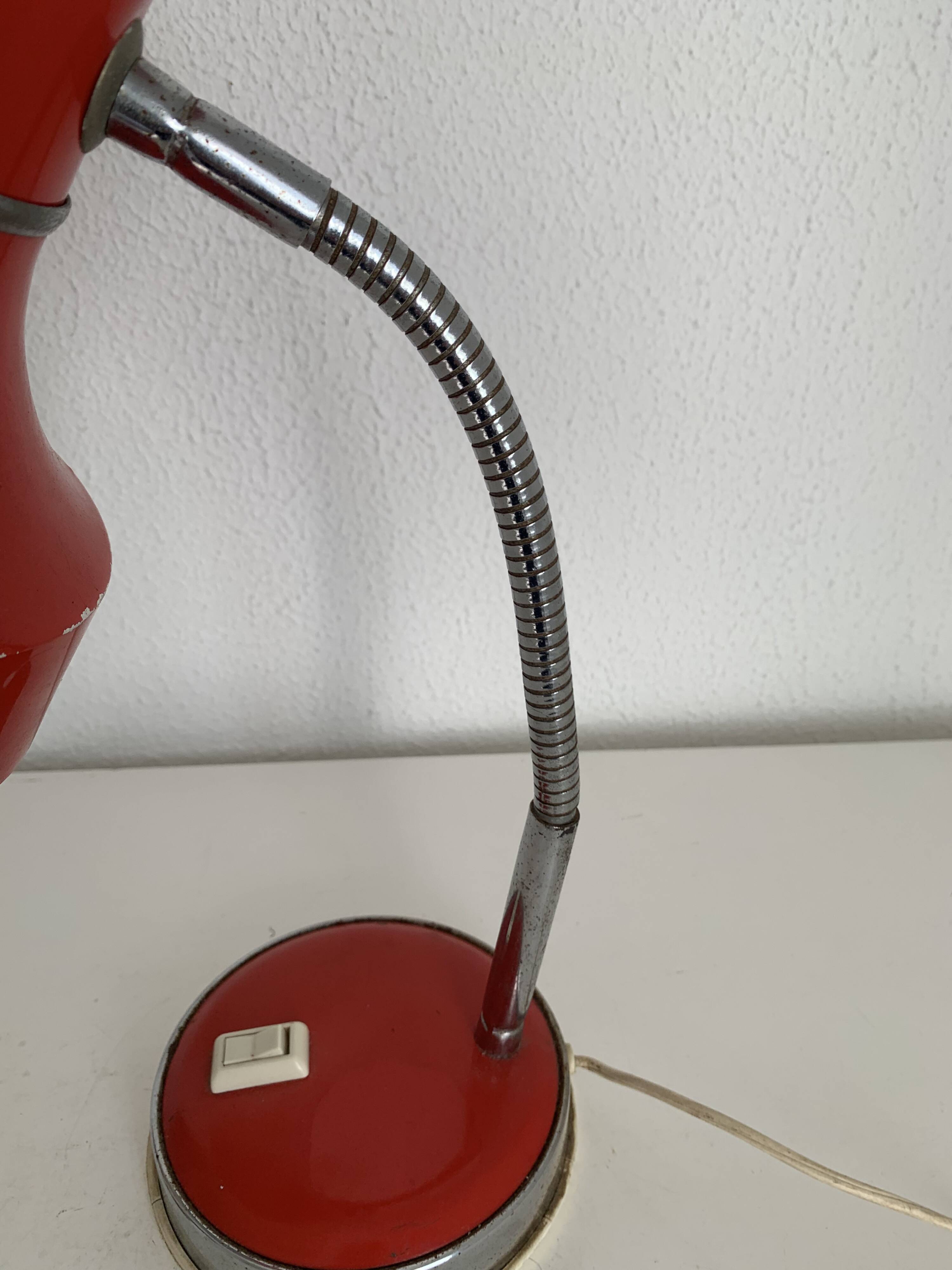 Lampe de bureau rouge Veneta Lumi, Italie 1960