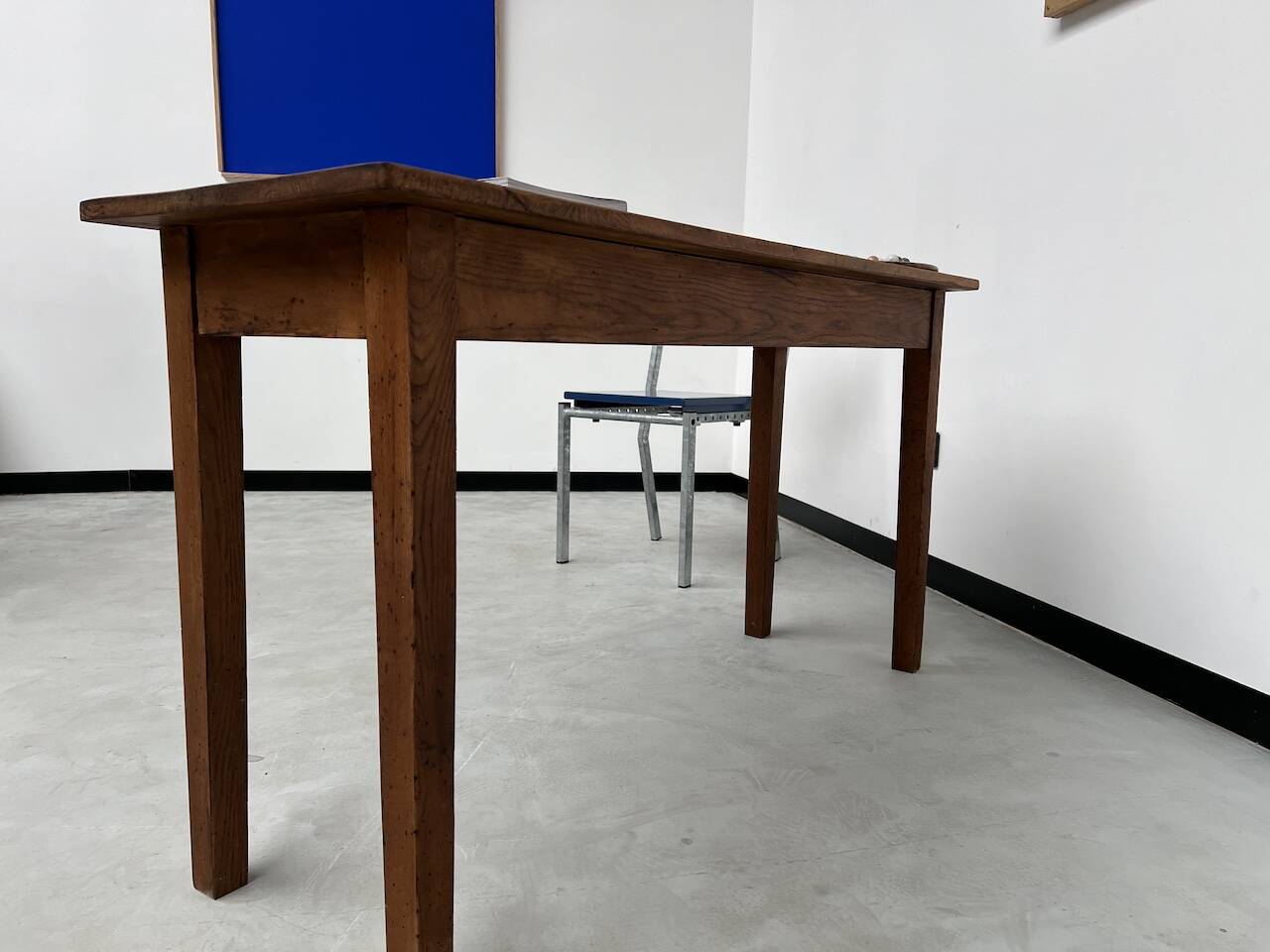 Small old console in solid oak, with spindle legs