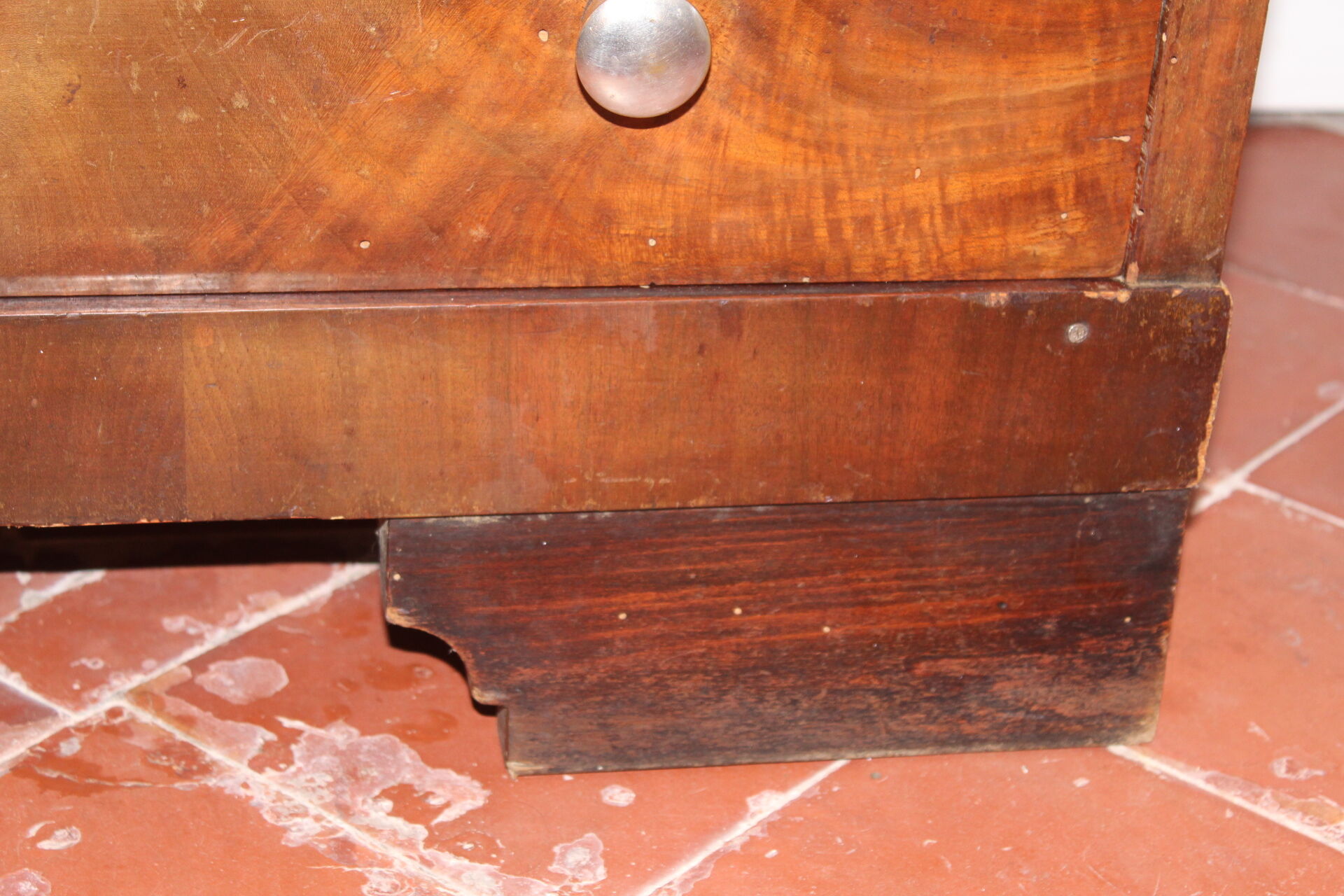 Commode Art Deco en loupe de noyer