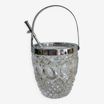 Ice bucket and its claws