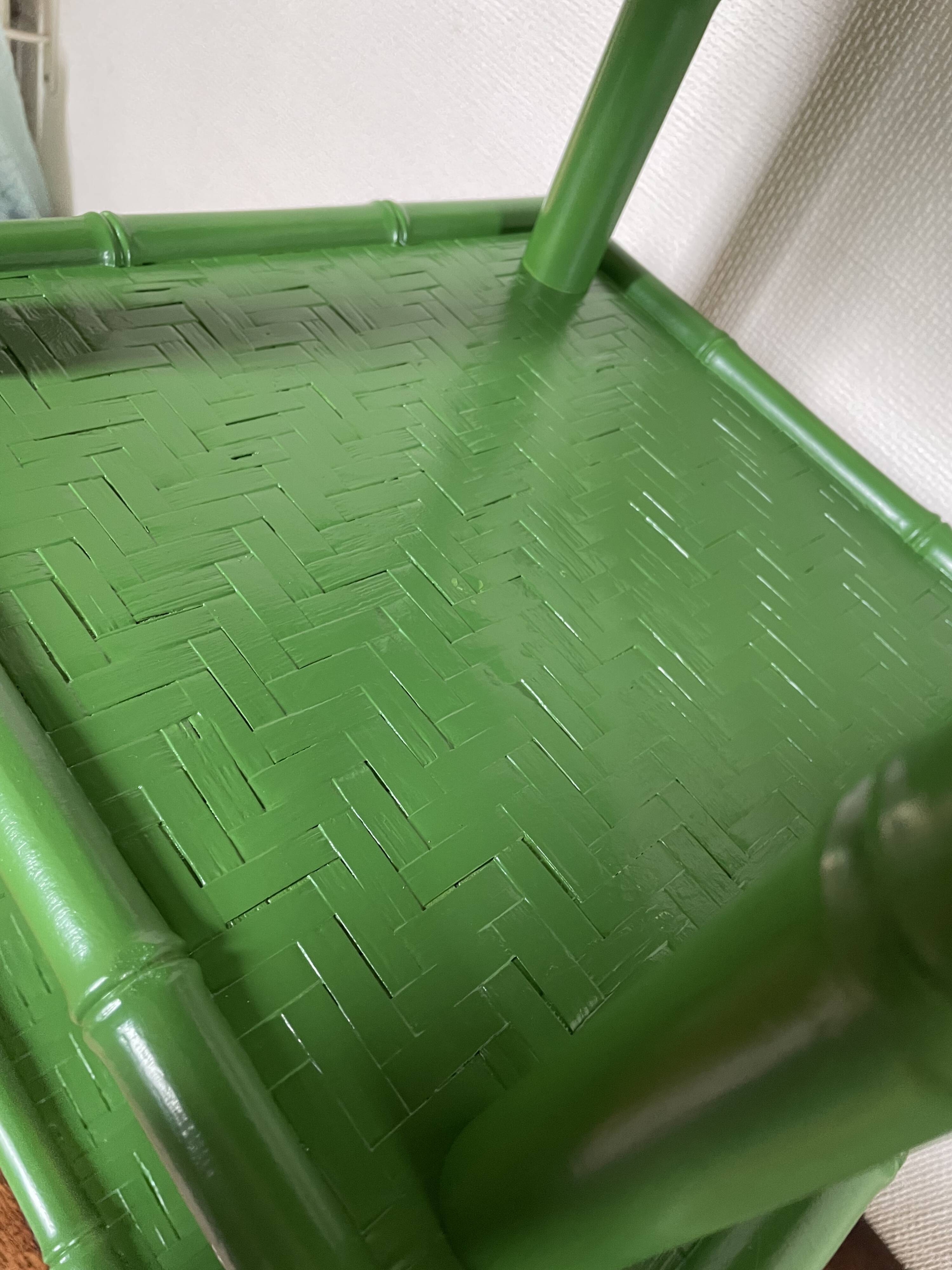 Table with 3 wood and bamboo trays