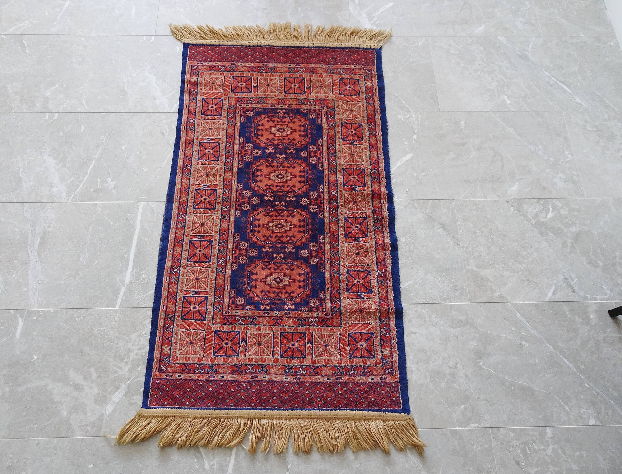 Orient carpet blue red with fringes