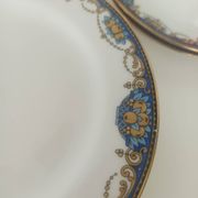 12 assiettes en porcelaine de Limoges à décor de guirlandes et de fruits