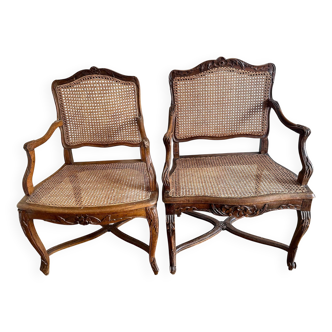 Une paire de fauteuils Régence à entretoise