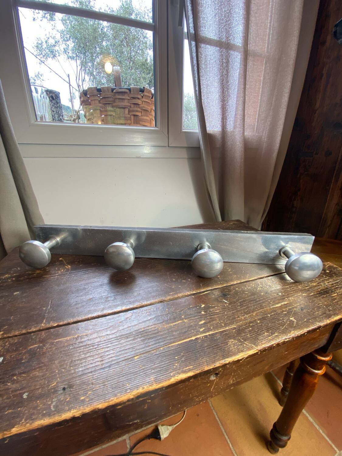 Patère en bois et aluminium
