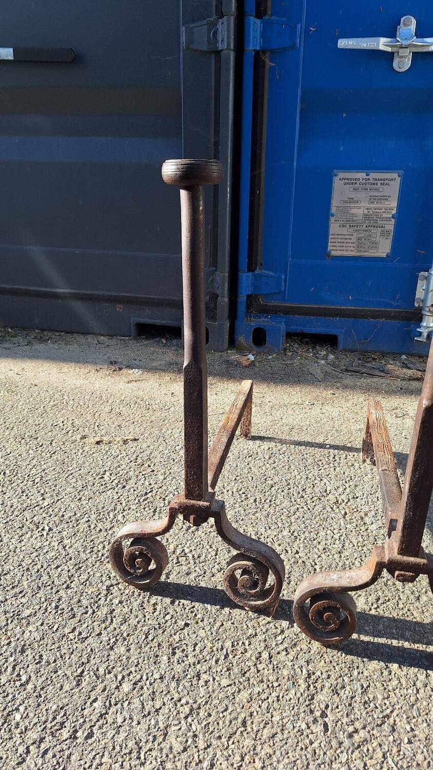 Paire de chenets en fonte