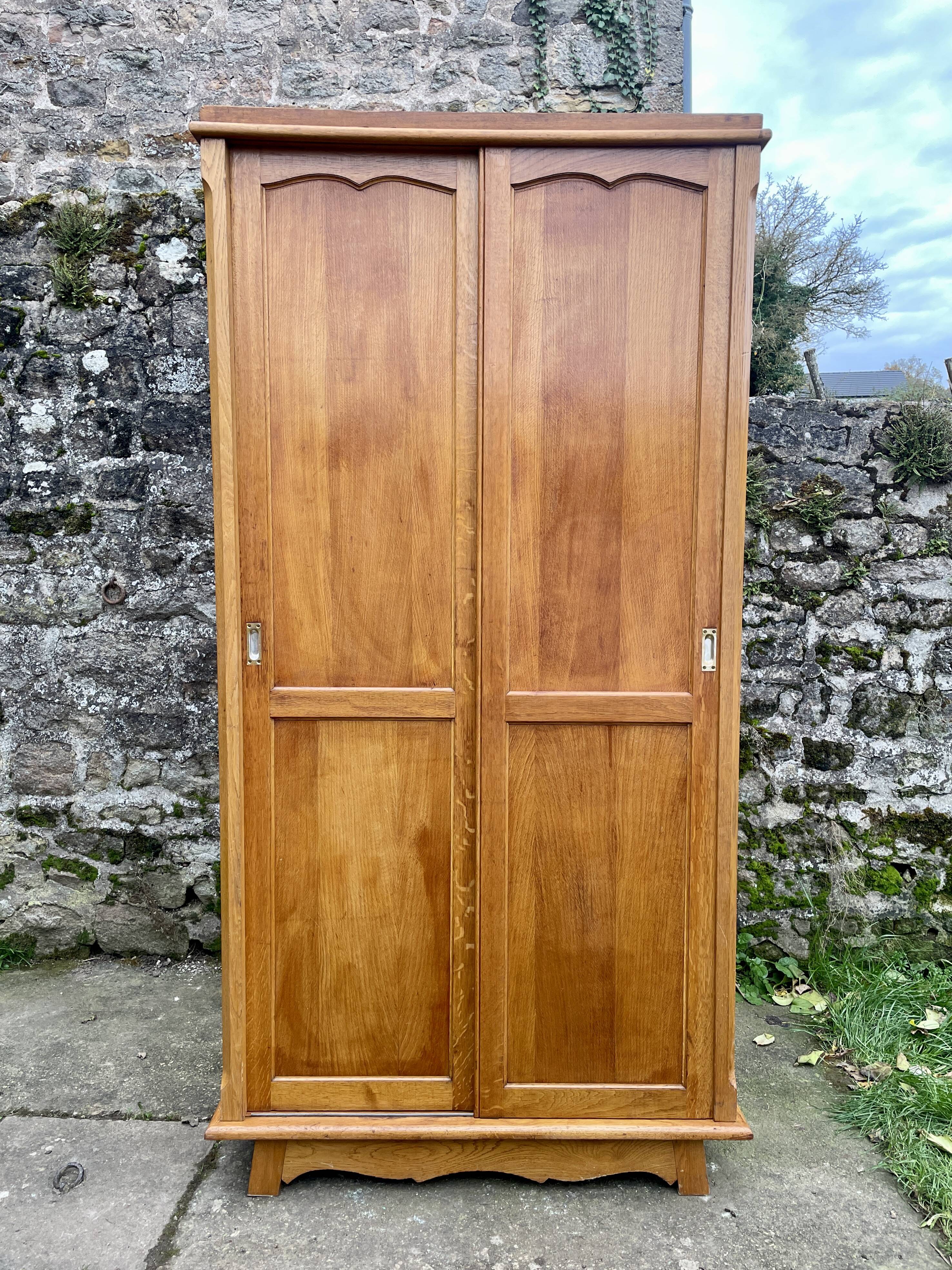 Parisian wardrobe with sliding doors