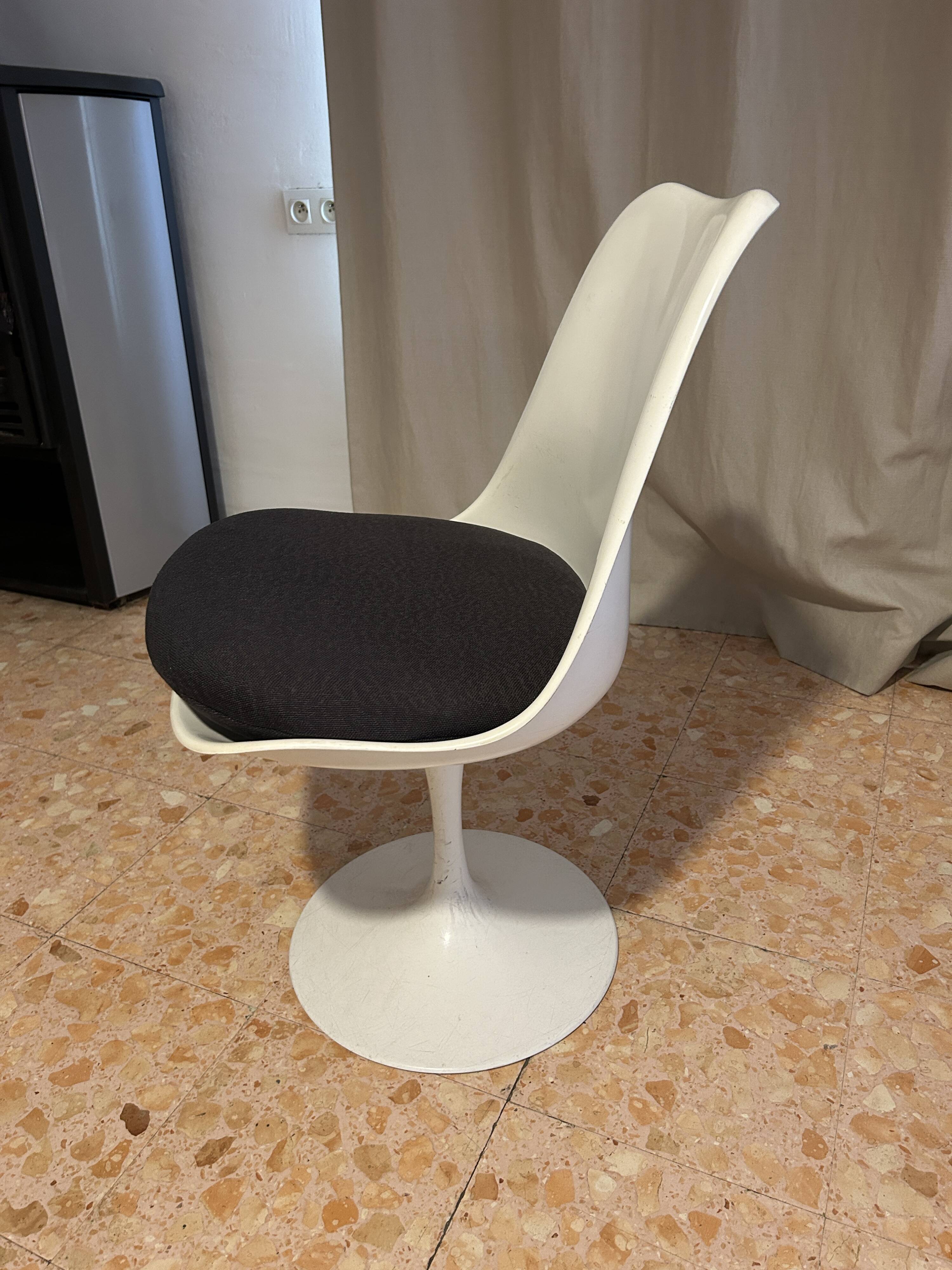 Saarinen chair