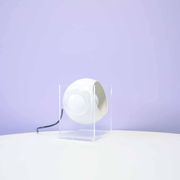 Lampe de table en cube avec sphère en métal
