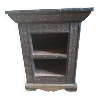 Joli petit meuble en bois