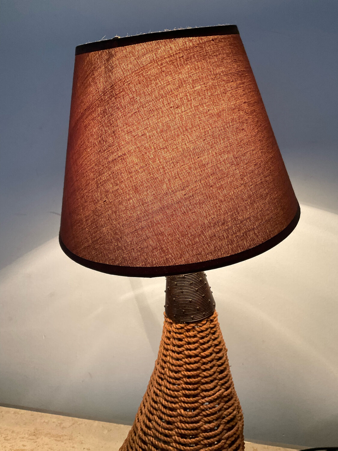 Lampe vintage en rafia
