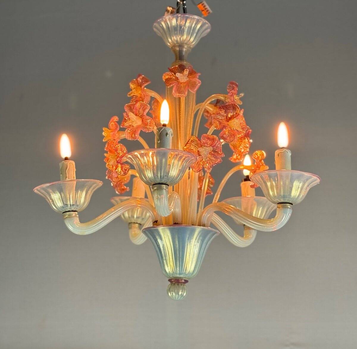 Venetian chandelier, in blue and red Murano glass, five light arms, circa 1950
