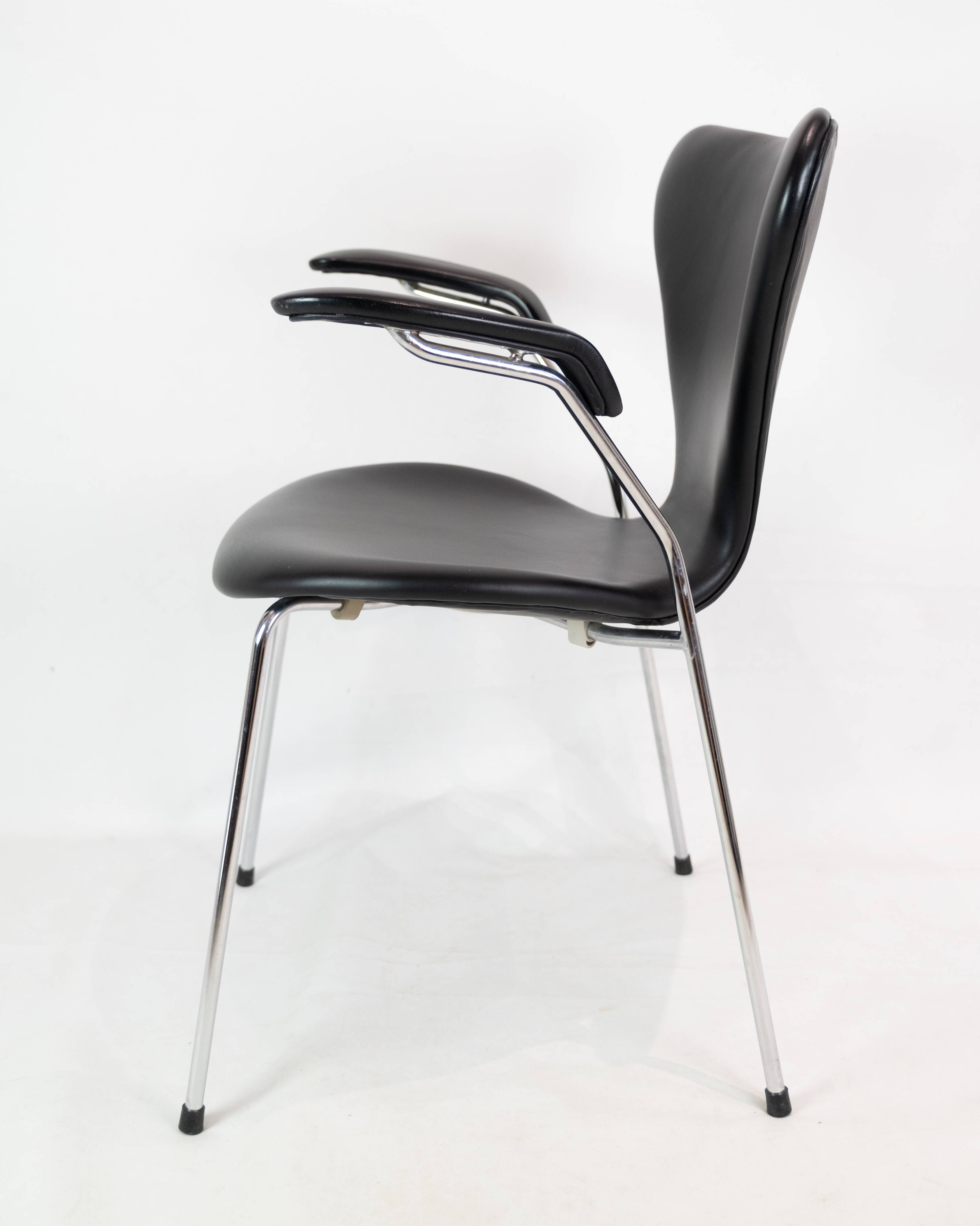 Seven Chairs With Armrests Model 3207 In Black Leather Arne Jacobsen & Fritz Hansen