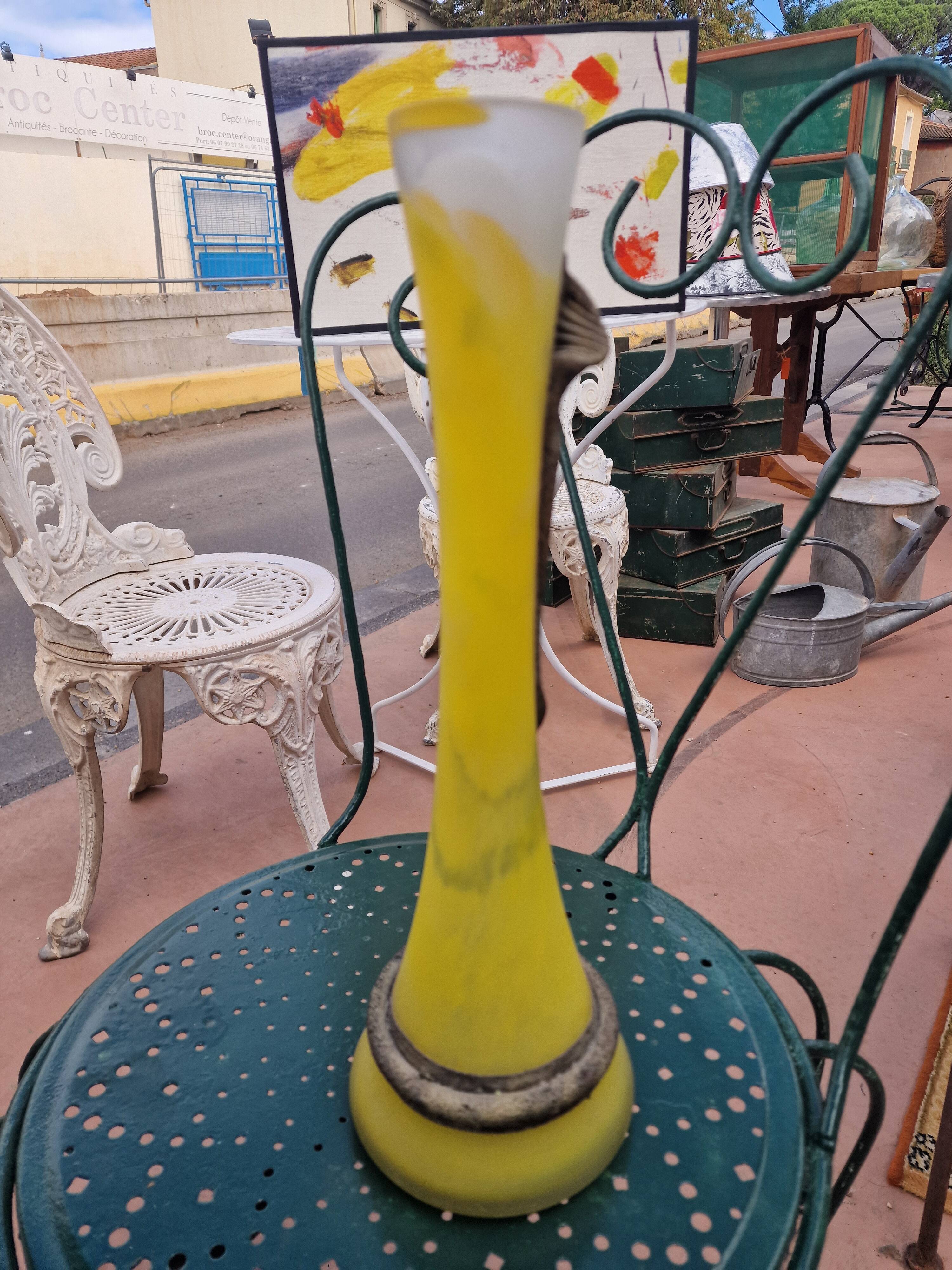 Vase art déco en pâte de verre et fer forgé – Années 1950