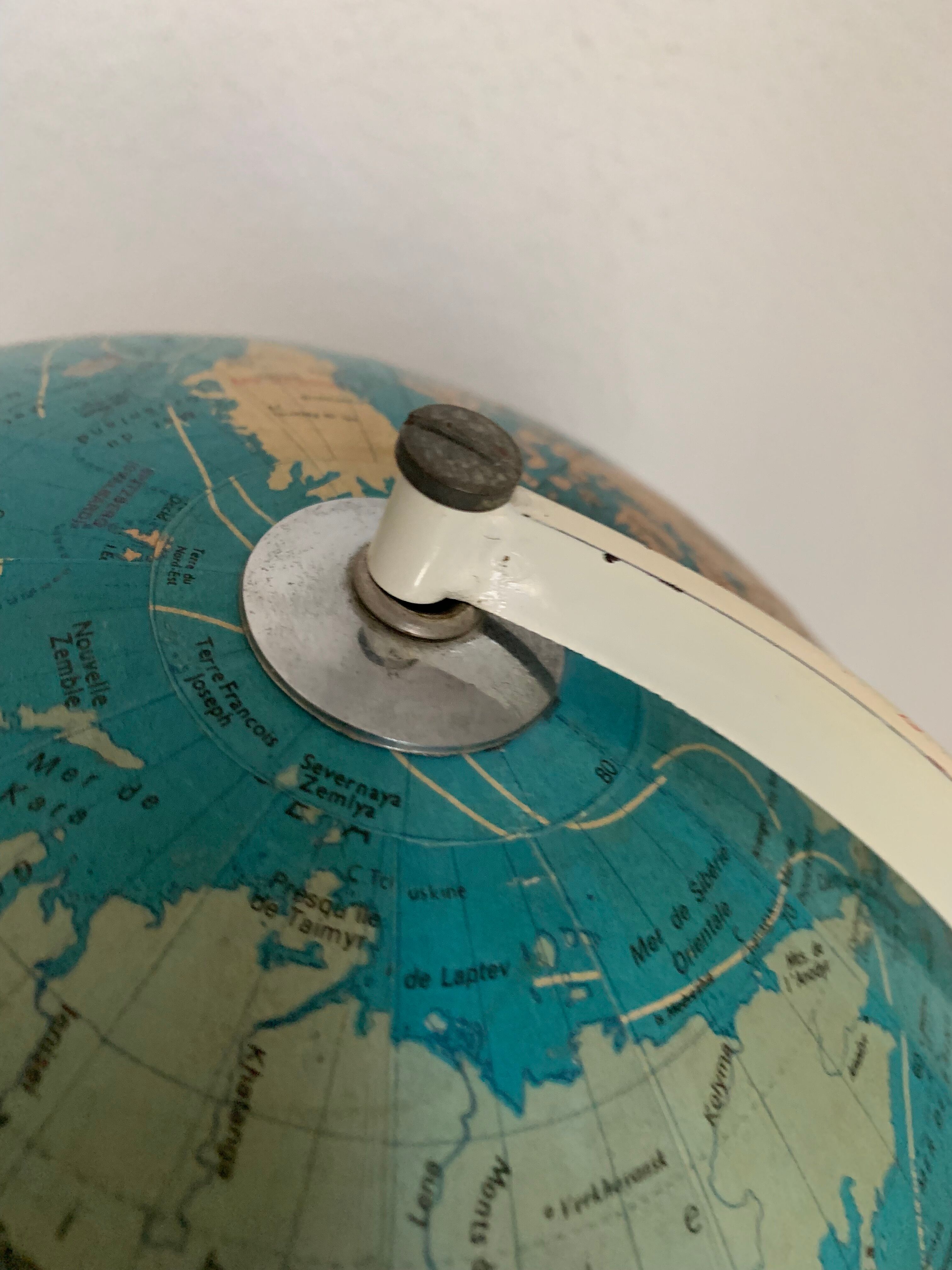 Vintage globe 1979 terrestrial Taride twisted metal 35 cm