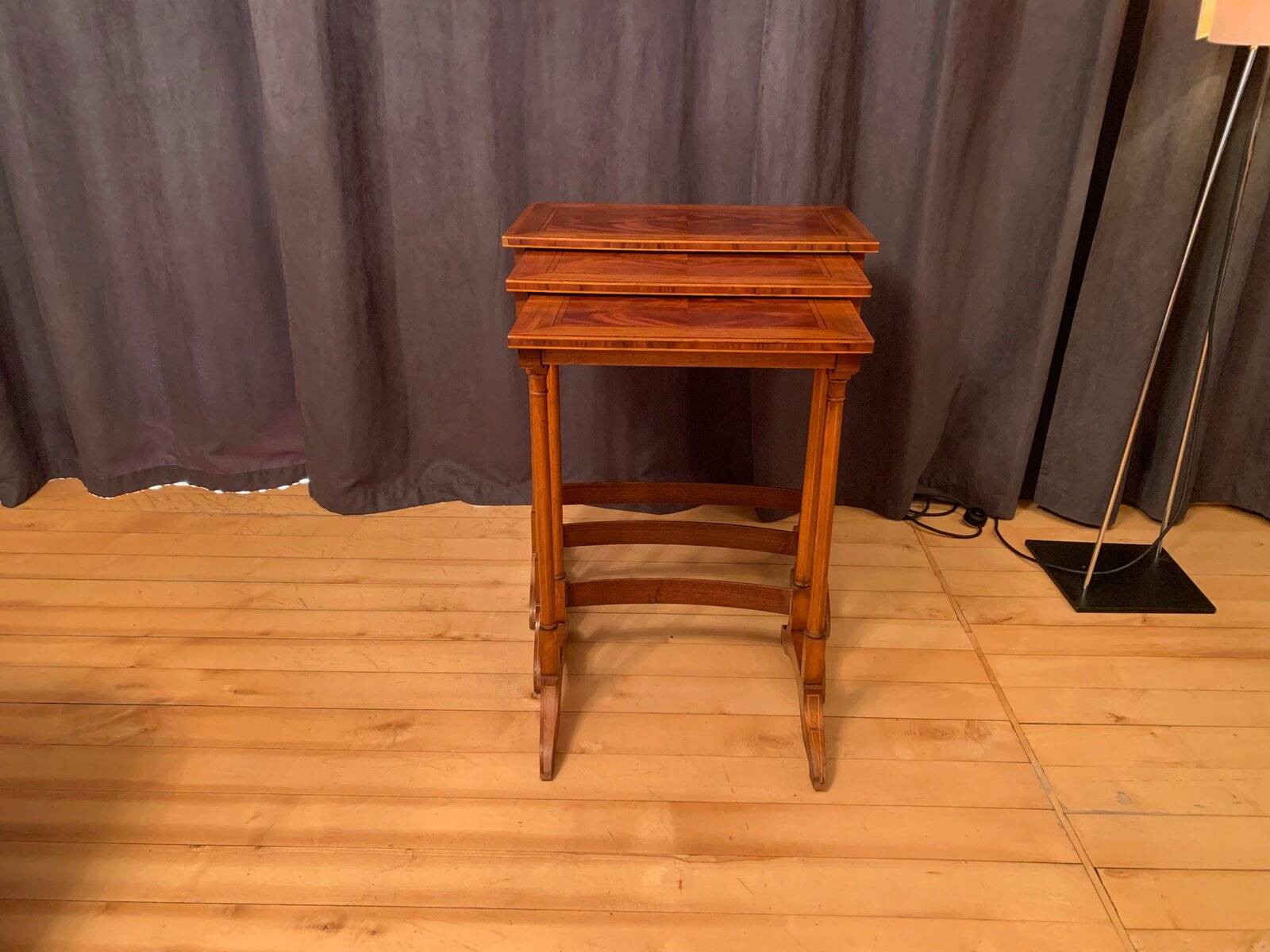 Tables édouardiennes du 20e siècle, années 1890, ensemble de 3
