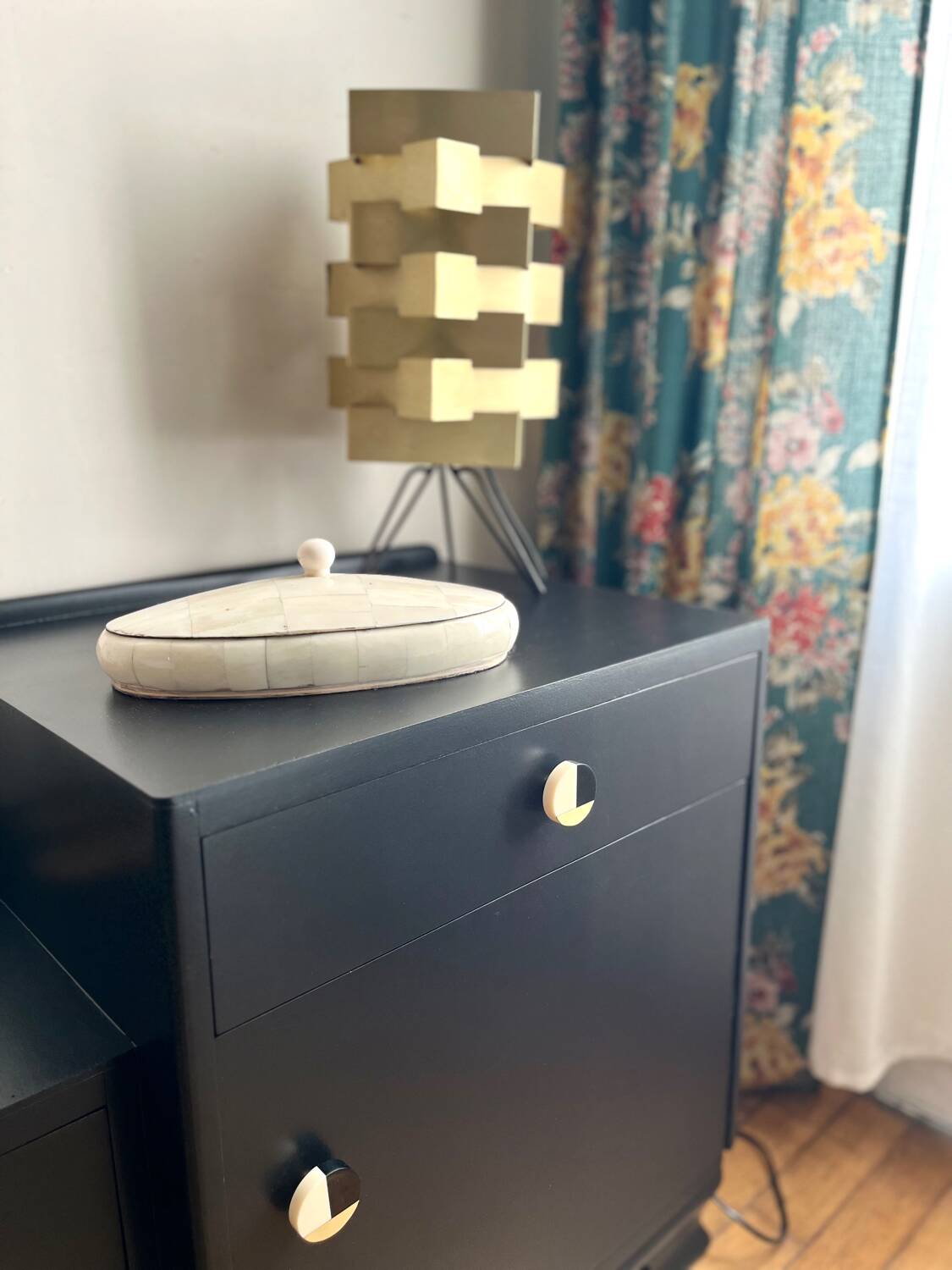 Asymmetrical entrance furniture