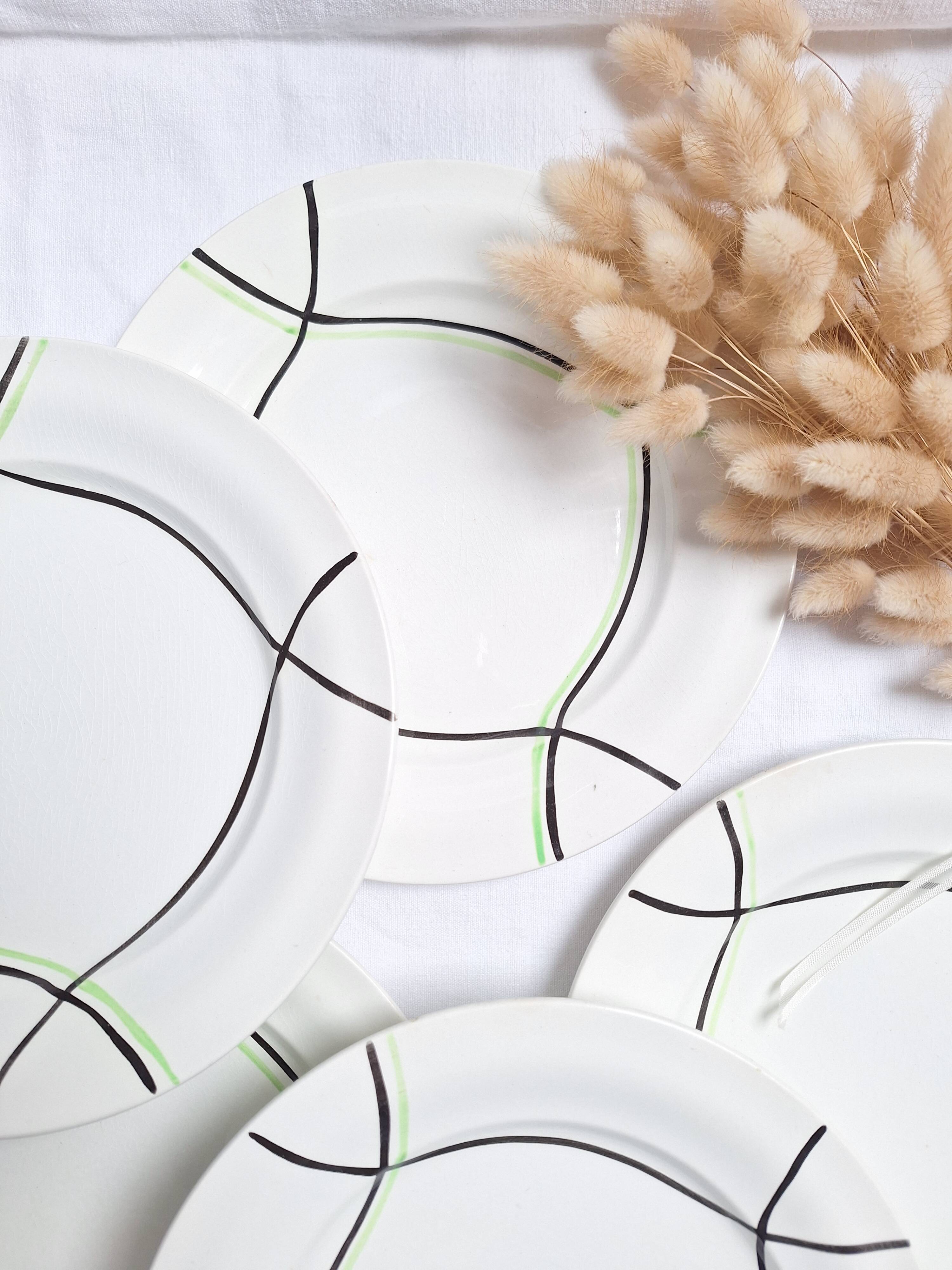 Flat plates St Amand model Bayonne white, green, and black.
