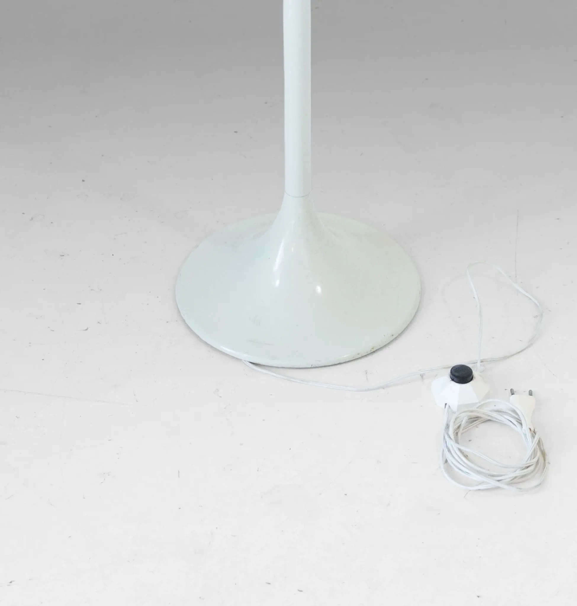 Vintage Vistosi Sytle Space Age Floor Lamp, Iron & Opaline Glass, 1970s