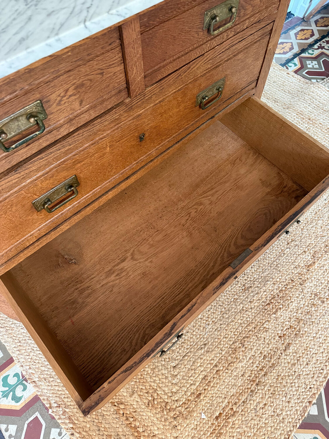 Commode de toilette ancienne, marbre blanc et miroir biseauté
