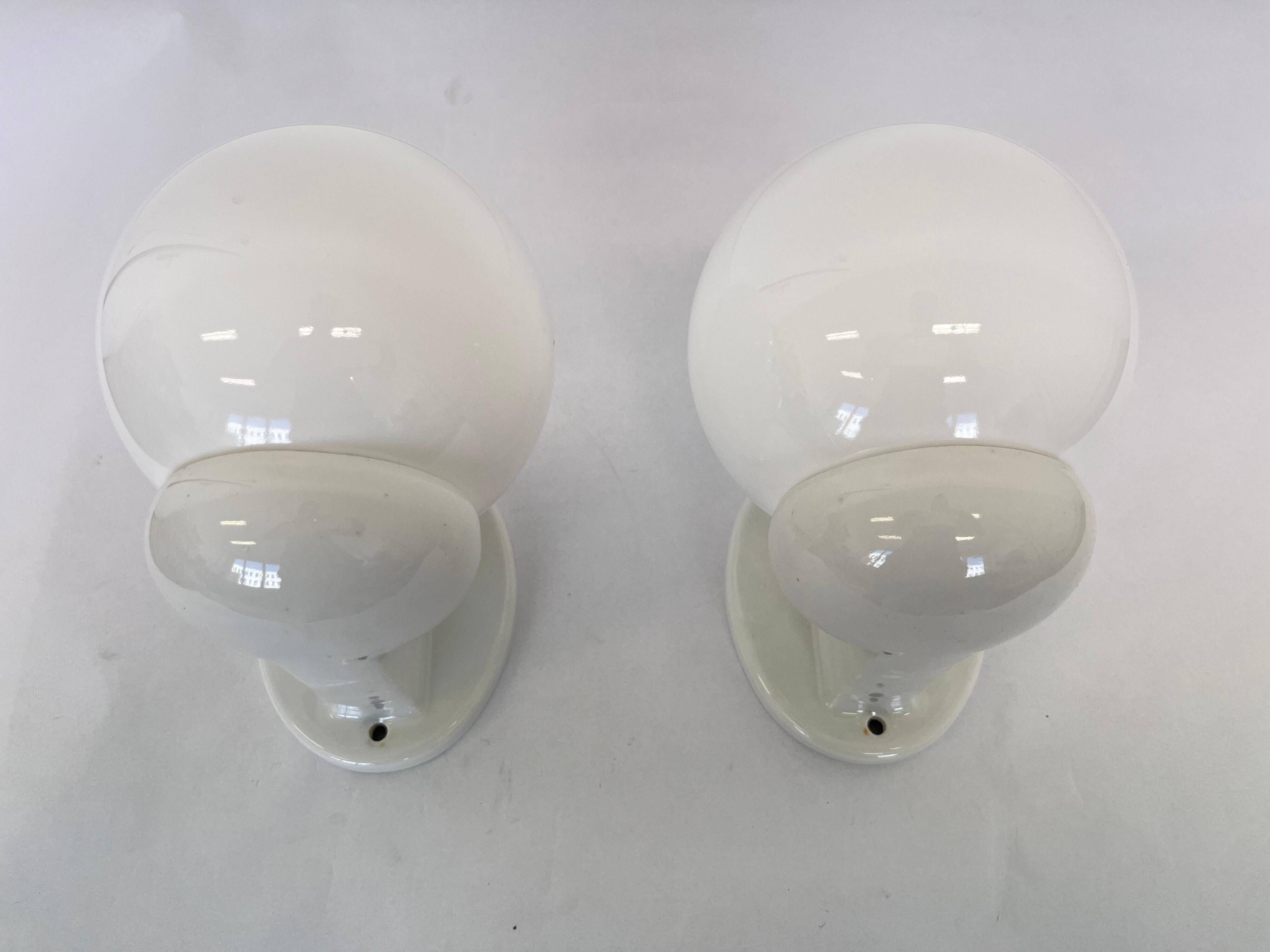 Pair of Bauhaus Wall Lamps in Porcelain and Glass - Design - 1930s