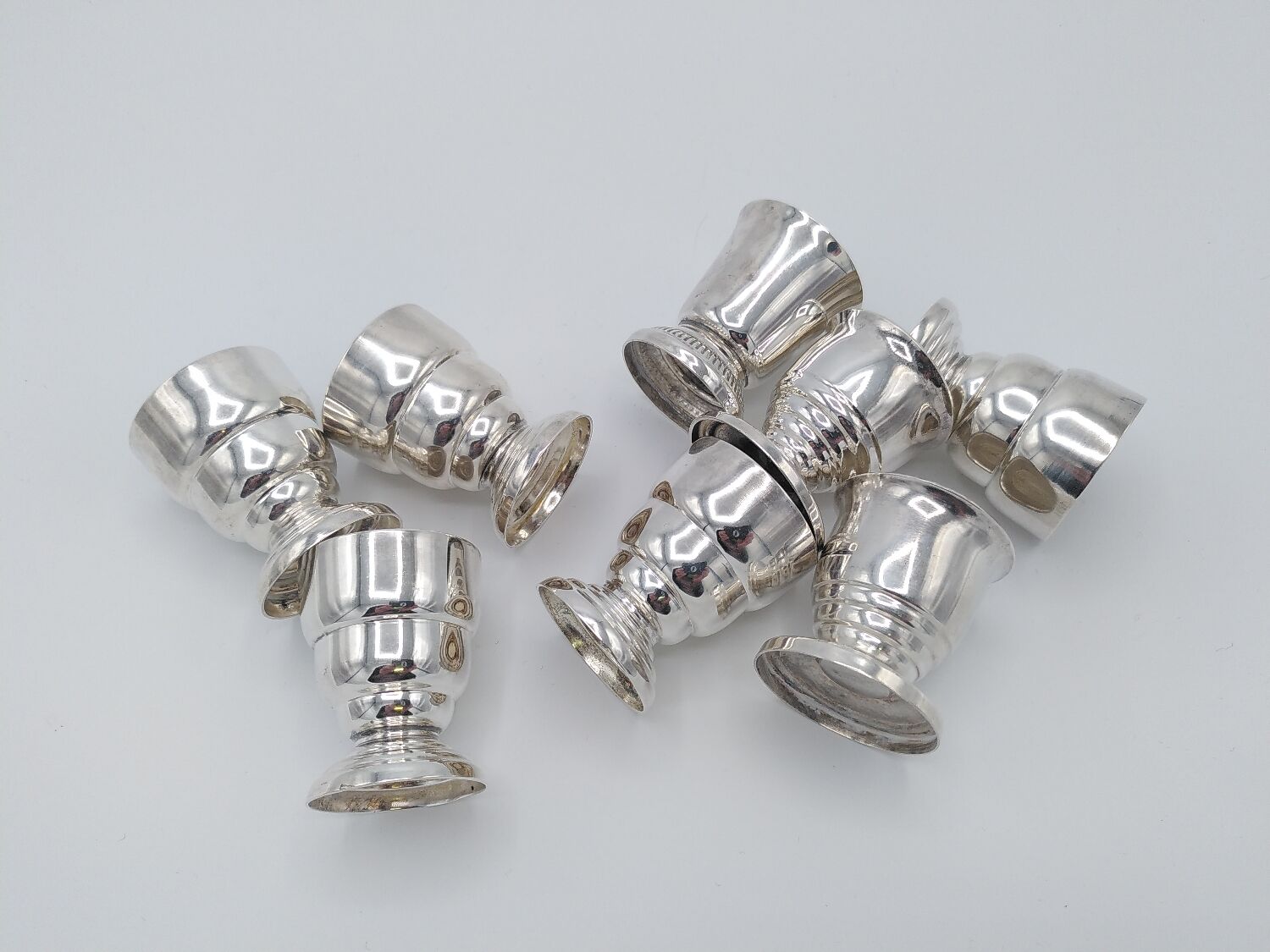 8 art deco eggcups in silver metal
