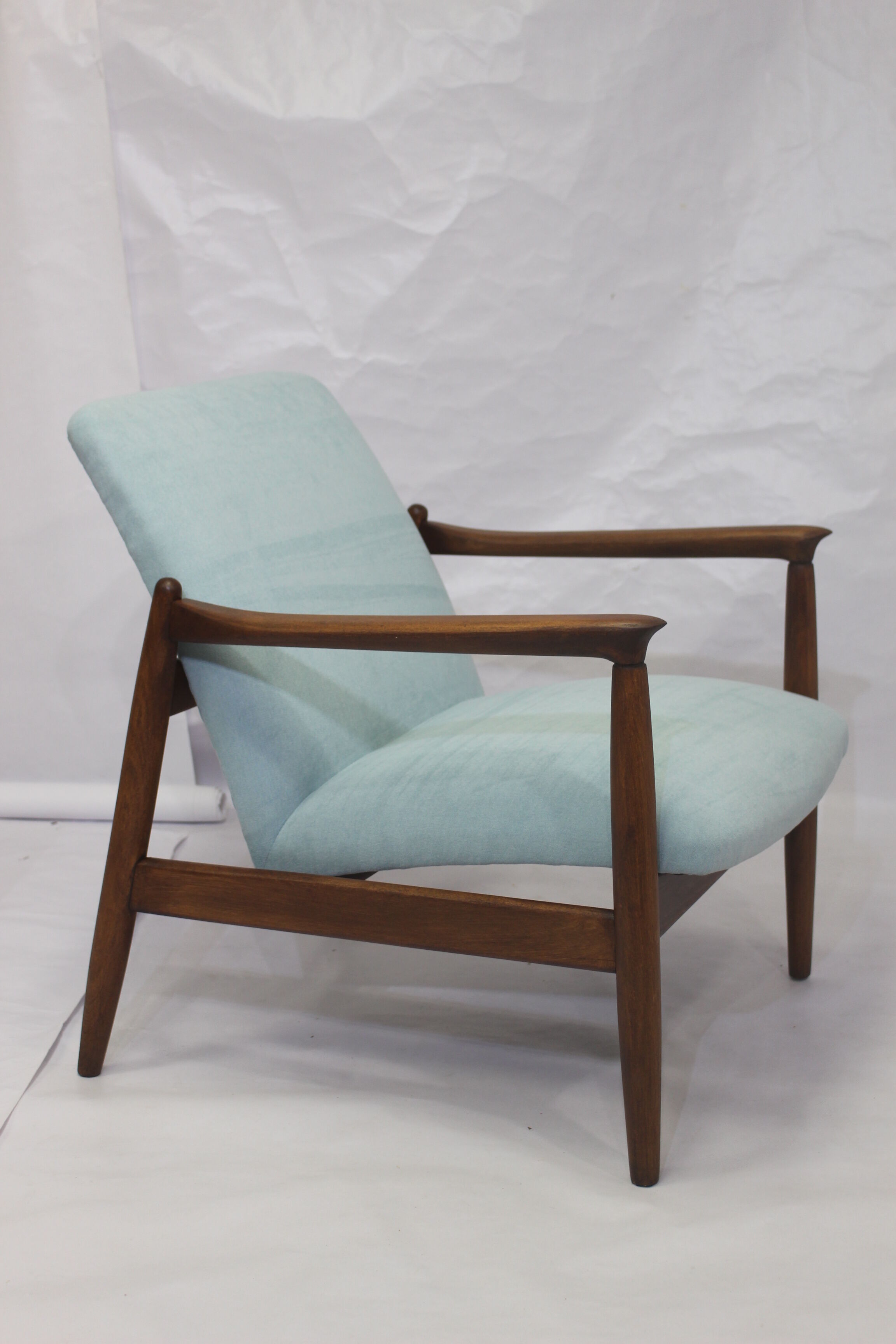Fauteuil vintage GFM-142 1960 Edmund Homa entièrement restauré tissu bleu aspect velouté