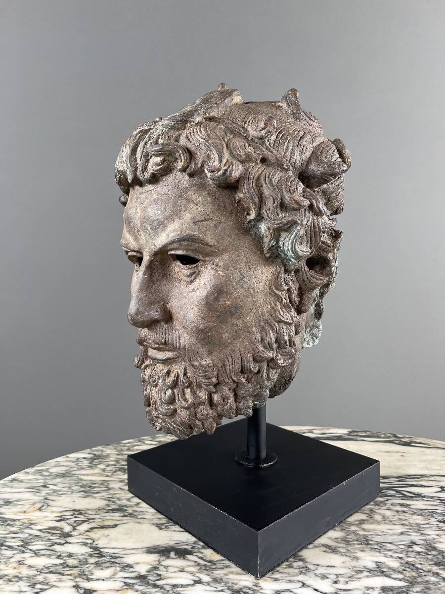 Sculptural bust in bronze on a base, 20th century