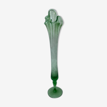 Vase en verre soufflé de Biot vert