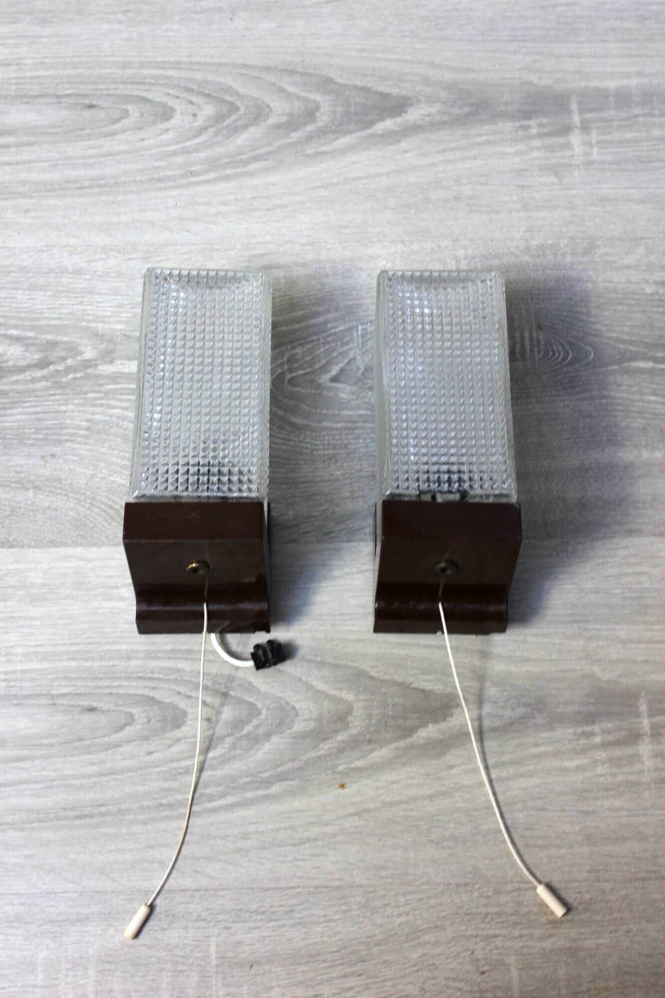 Pair of vintage wall sconces with etched glass and pull switch from the 1970s.