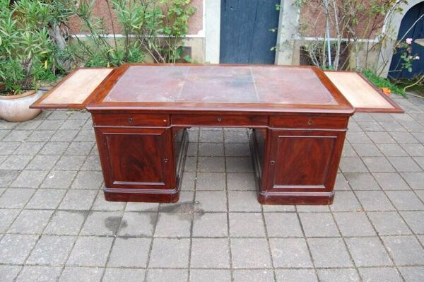 Bureau à caisson d'époque Louis Philippe en acajou du 19e siècle