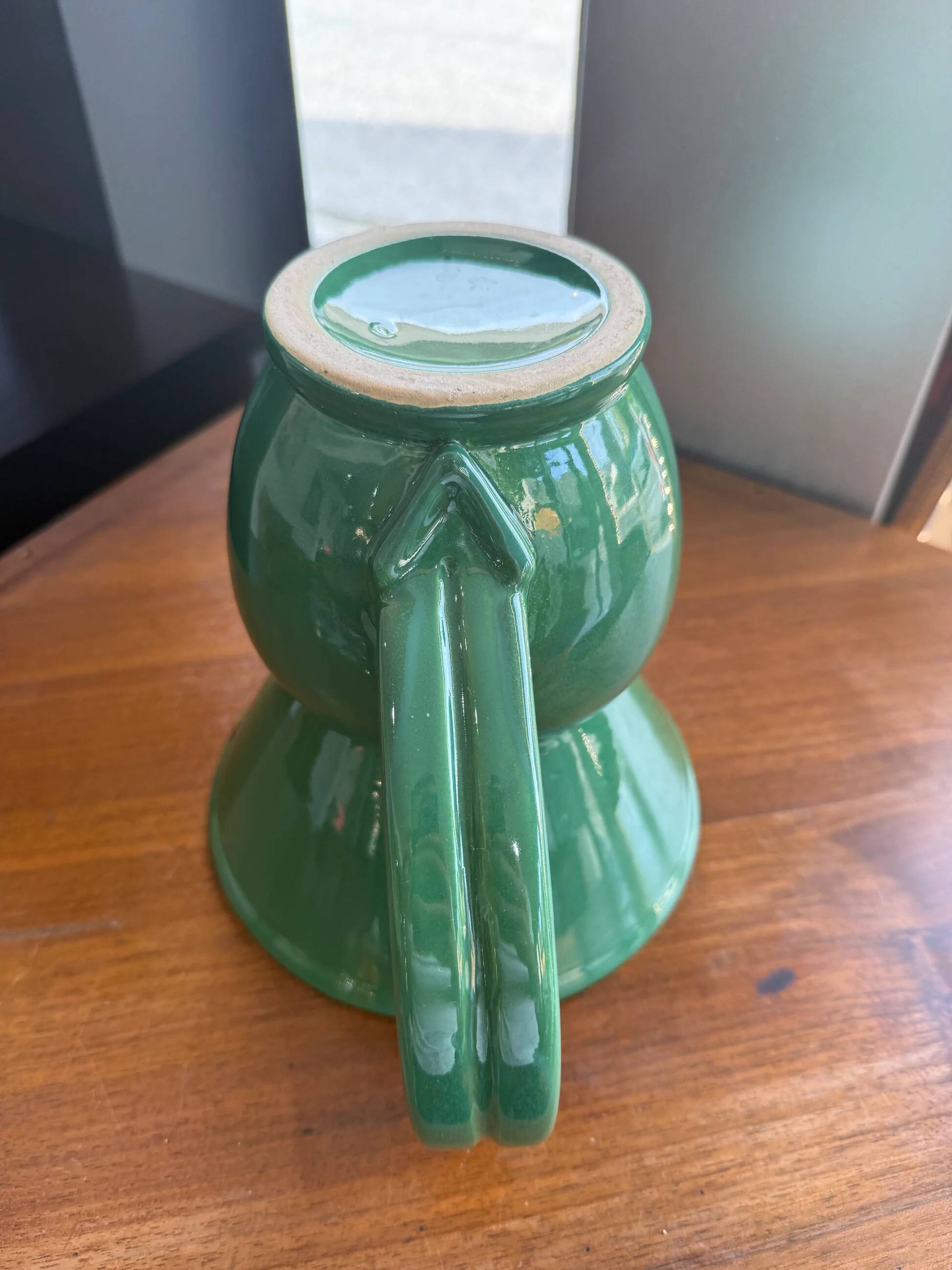 Pichet, pot à eau en faïence émaillée verte – HB Quimper, période art déco
