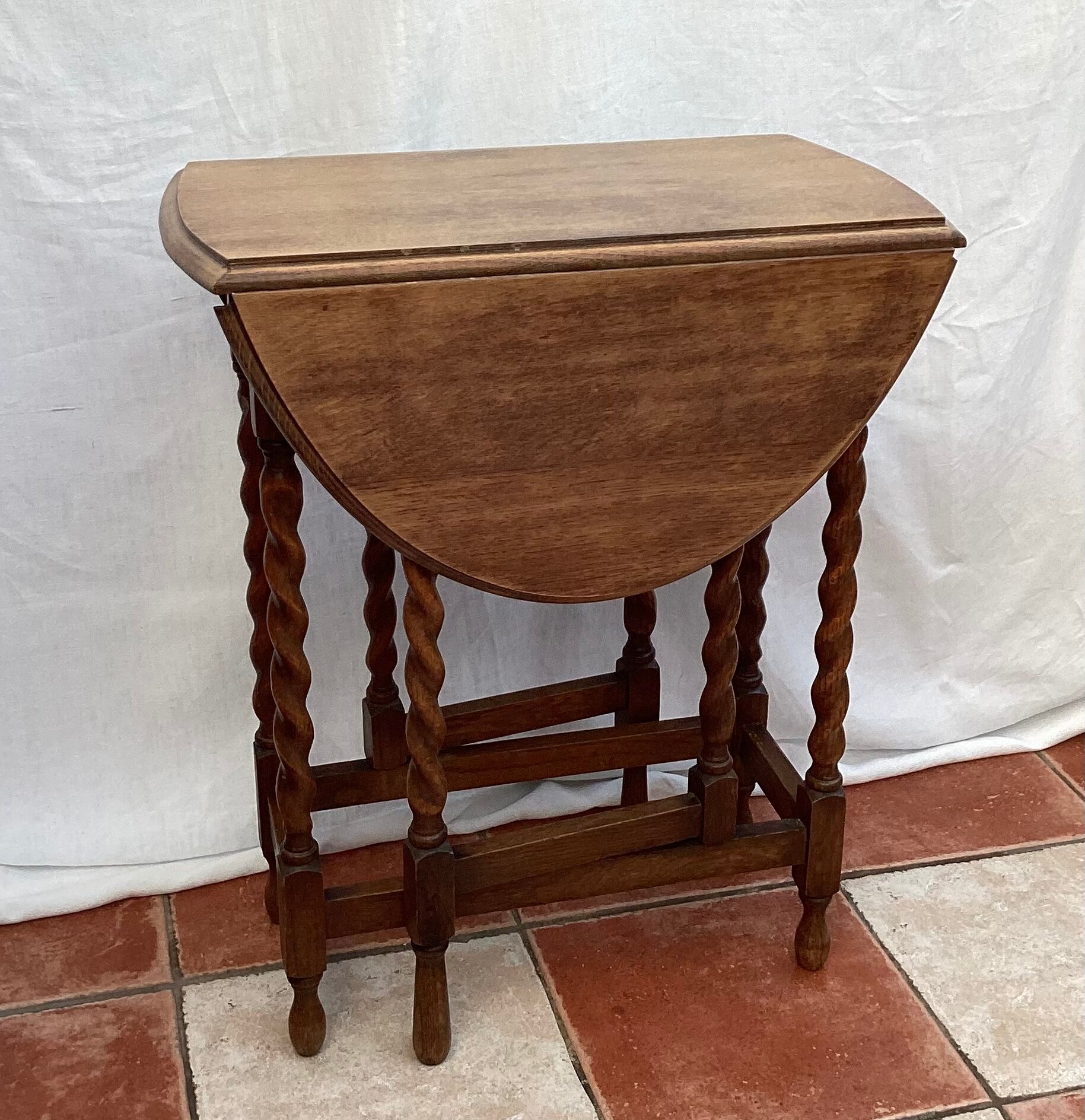 Oak wood table dimension: height -72cm- width -89cm- depth -31.5 to 89cm-