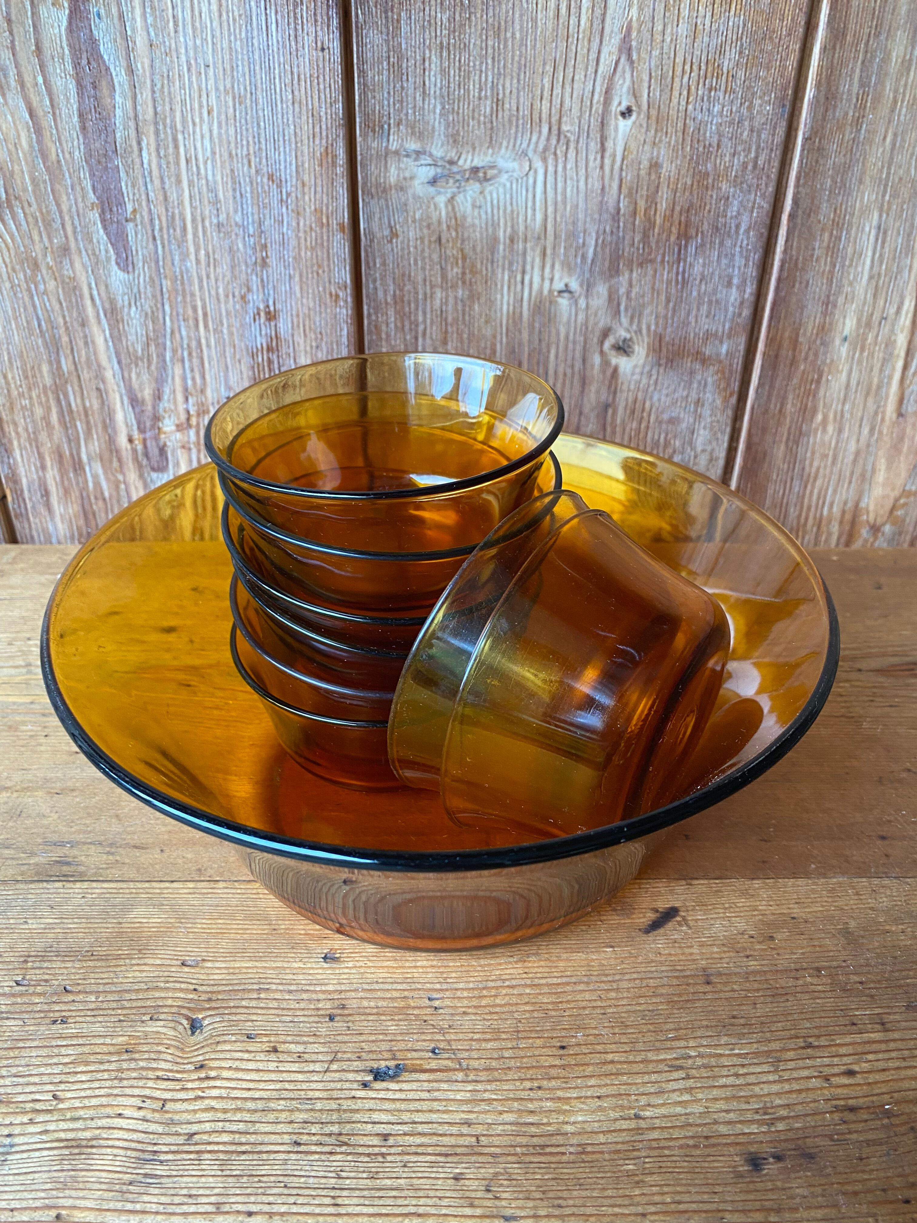 Salad bowl and raviers in tempered glass Vereco amber brown