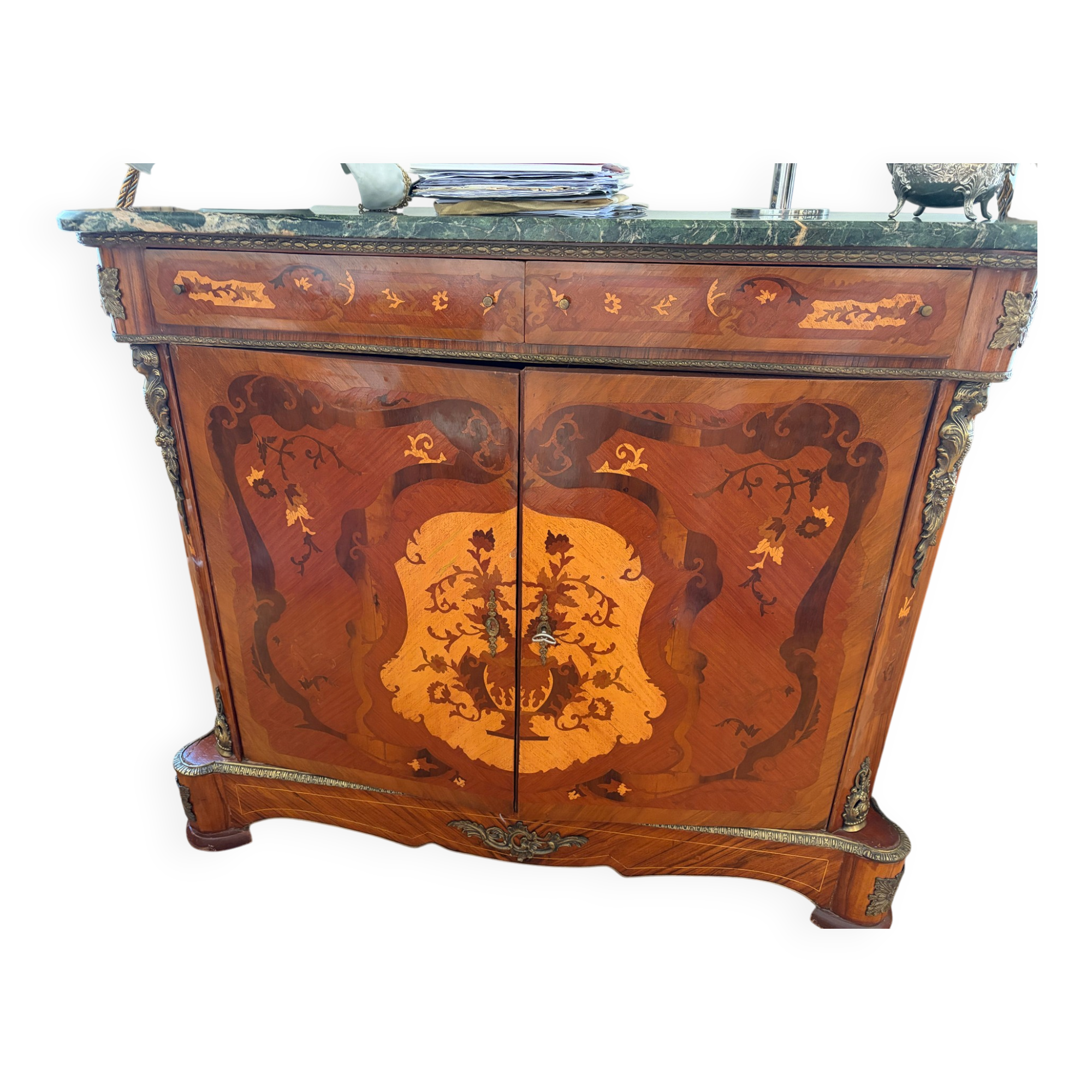 Chest of drawers