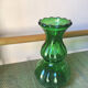 Vase en verre vert