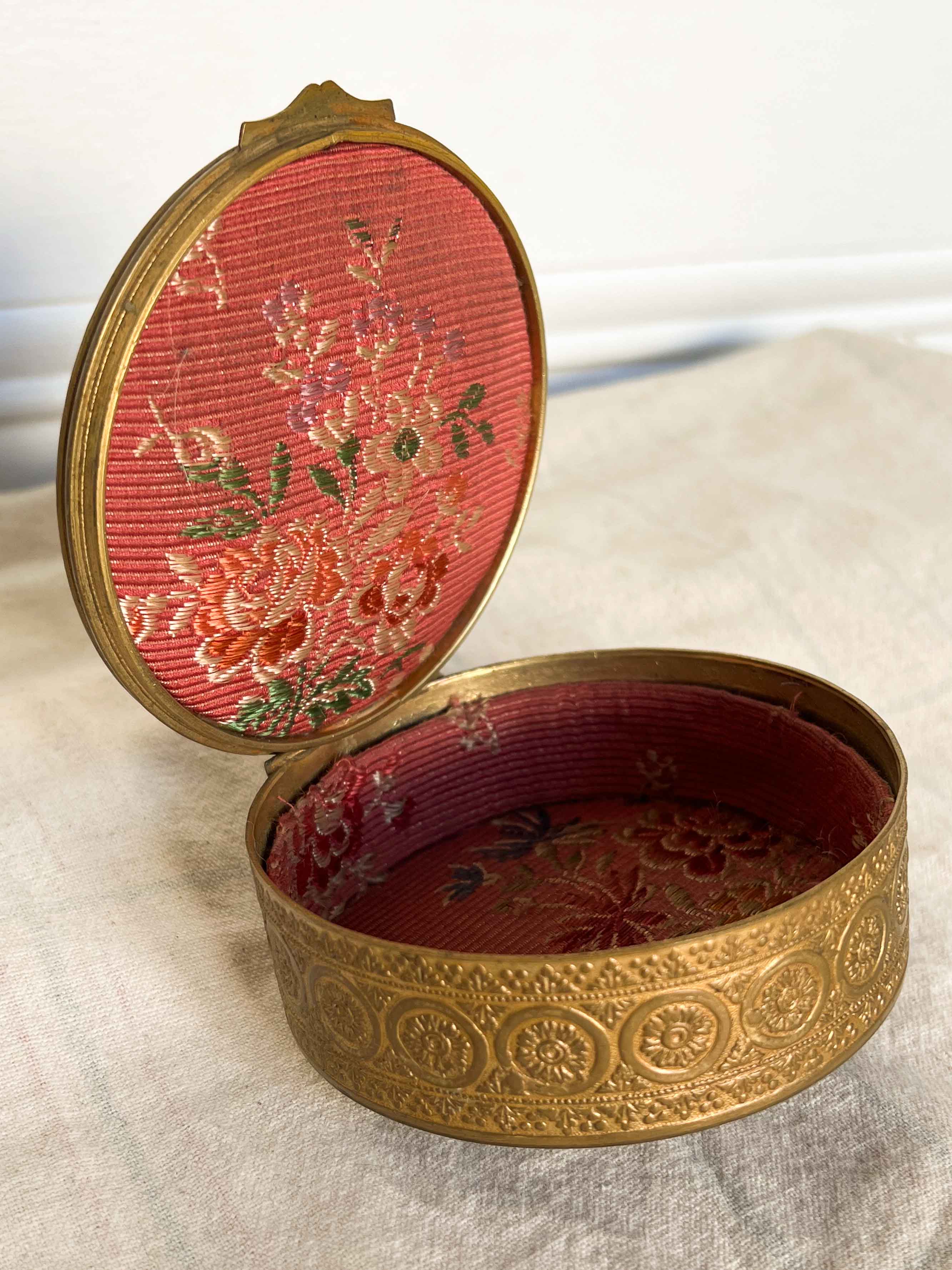 Round brass jewelry box
