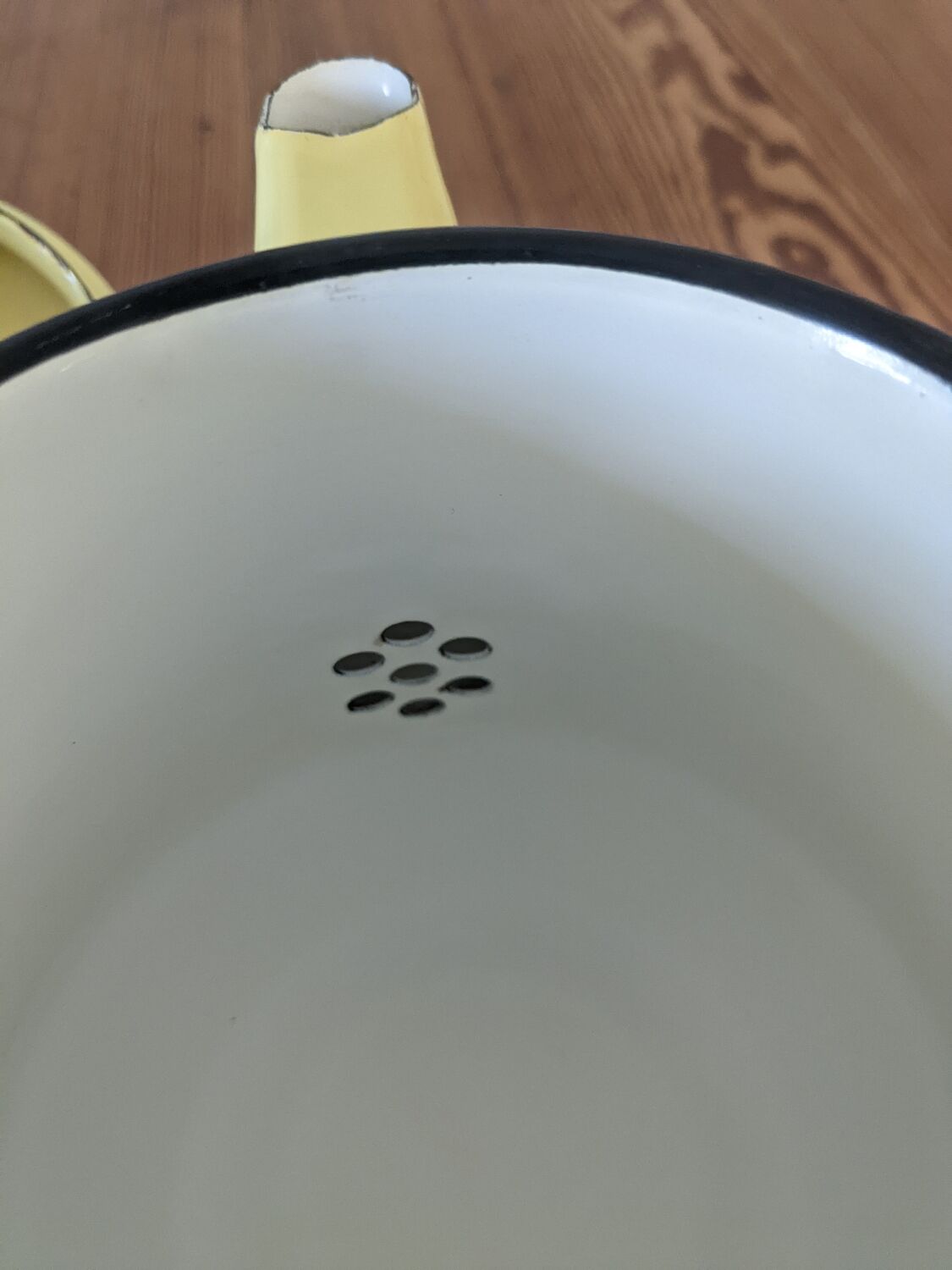 Enamelled coffee maker