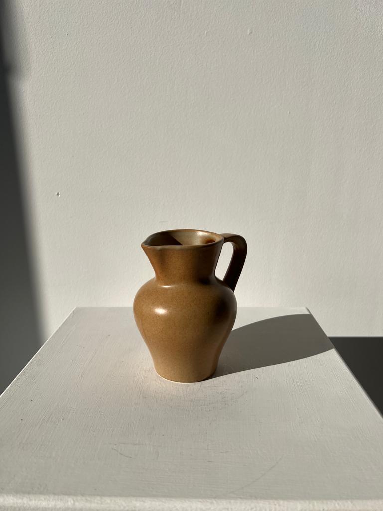 Pitcher in light beige sandstone