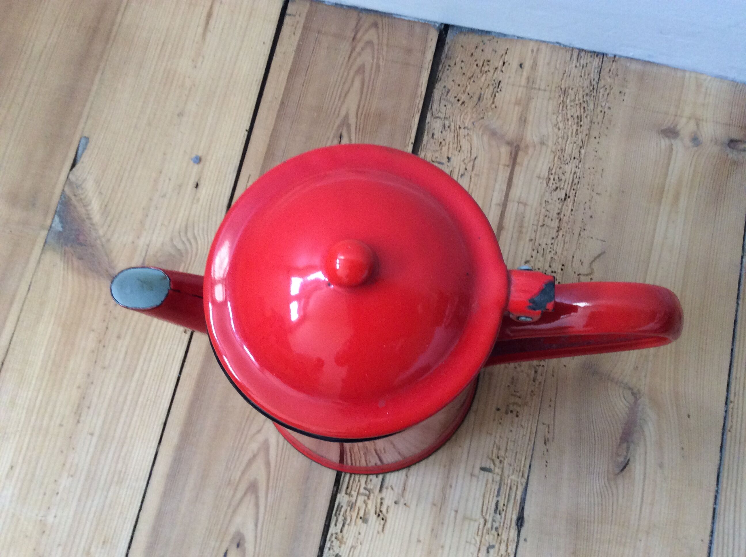 Cafetière émaillée rouge