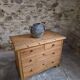 Commode ancienne rustique en pin, 4 tiroirs, vers 1880–1920