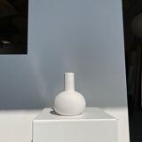 Handmade soliflore drop vase in terracotta painted white h:20 d:15